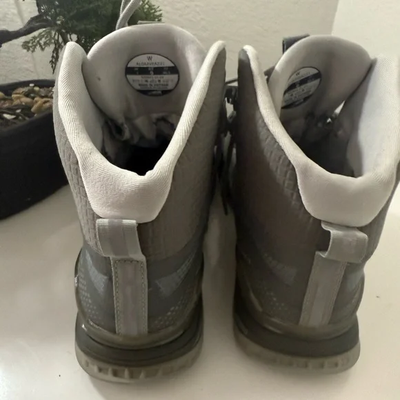 Altra Gray and Blue Athletic Shoes - Picture 5 of 10